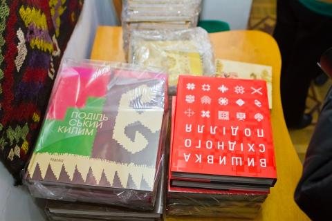 Виставка килимарства «Подільський Килим» 2019 #982420988